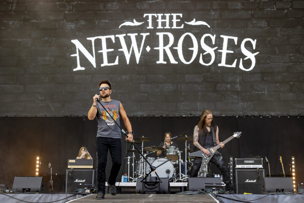 The_New-Roses_AKA_Johnsen024