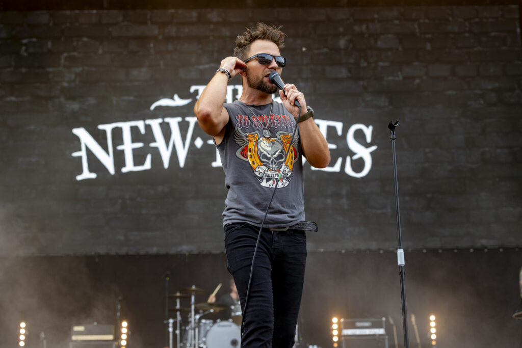 The_New-Roses_AKA_Johnsen028
