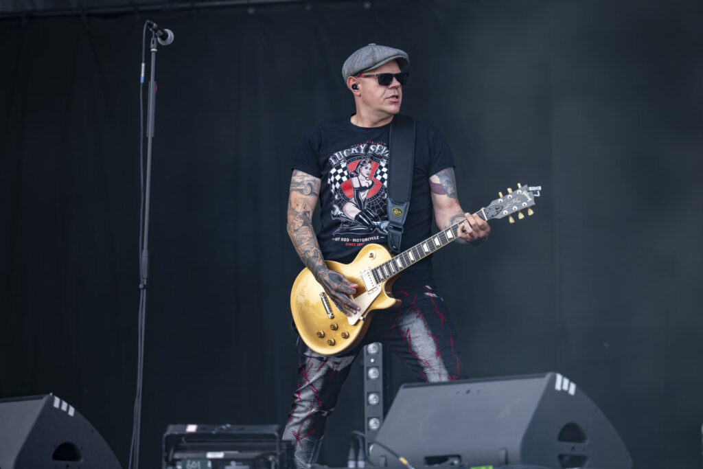 The_New_Roses_AKA_Johnsen011